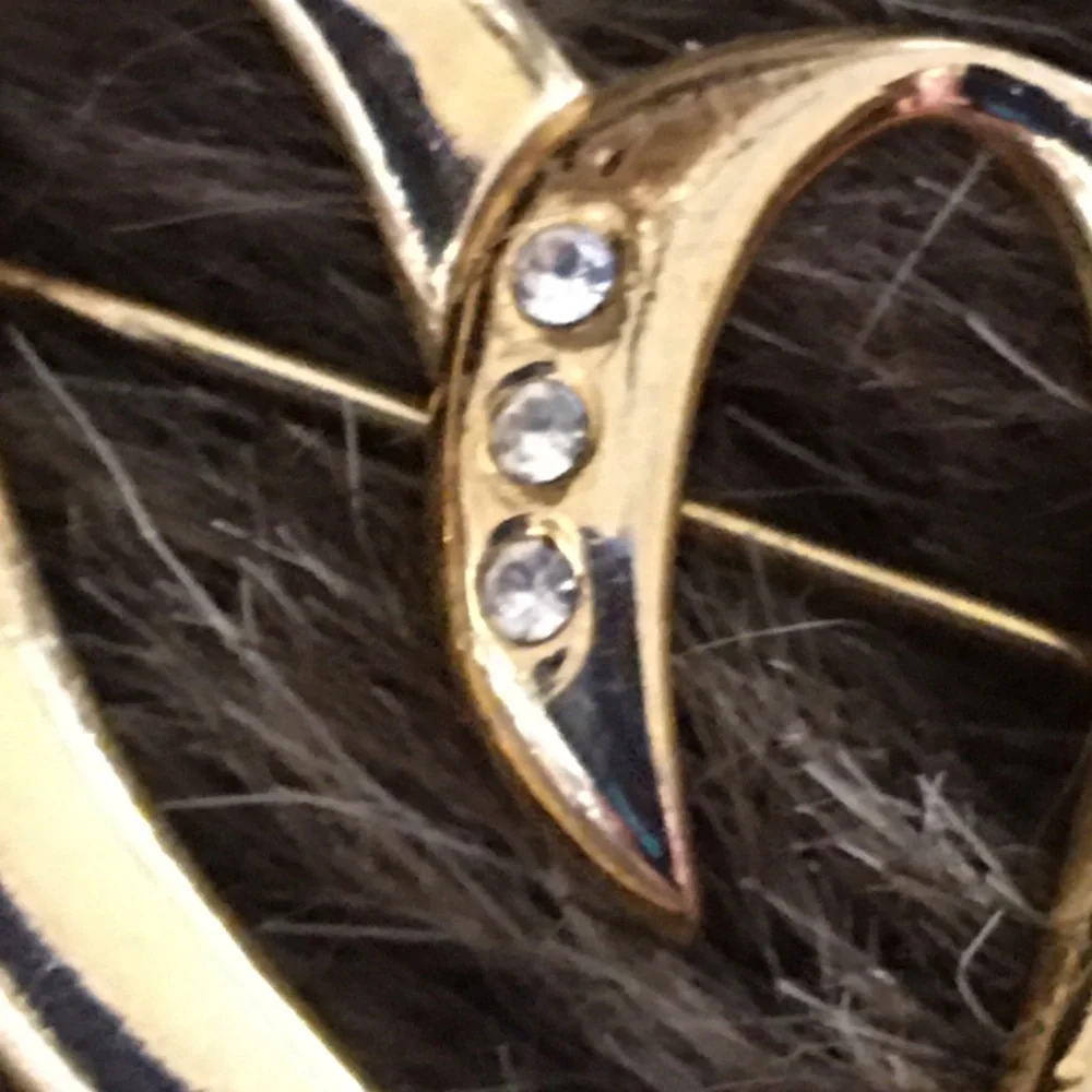 Vintage gold tone rhinestone heart pin brooch